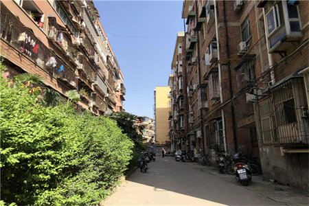 四实小附近丽景名郡3室2厅1卫58万86m2精装修出售